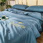 🛏️❄️ 50% KORTING! Alsof je elke zomernacht in een ijskoude gletsjerspleet kruipt die je lakens zelf schoon wast! Deze 4-delige verkoelende set voelt als zijde, ademt als katoen, en maakt van je bed een koel eiland.