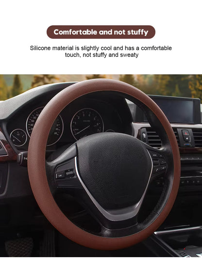 💎 Waarom zou je genoegen nemen met een gewone stuurhoes? Deze premium siliconen hoes geeft je interieur een verfijnde look, met een comfortabele grip die elk seizoen prettig aanvoelt.