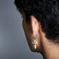 🎁✝️ 50% KORTING! Twee ringen omarmen een strak, tijdloos kruis – en jij hebt geen gaatjes nodig om het te dragen. Deze oorbelclip is het meest vergevingsgezinde sieraad dat je ooit zult vinden. Draag hem, geef hem, min hem.