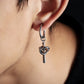 🎁✝️ 50% KORTING! Twee ringen omarmen een strak, tijdloos kruis – en jij hebt geen gaatjes nodig om het te dragen. Deze oorbelclip is het meest vergevingsgezinde sieraad dat je ooit zult vinden. Draag hem, geef hem, min hem.