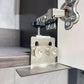 🔧✨ 50% KORTING! Alsof je een onzichtbare timmerman in je hand hebt die elke kastdeur in 1 minuut feilloos uitlijnt en vastklemt! Geen spijkers, geen schade, geen frustratie – alleen een professionele afwerking.