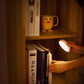🌙💡 50% KORTING! Nooit meer in het donker struikelen! Deze slimme bewegingssensor-nachtlamp springt automatisch aan zodra je in de buurt komt – zacht licht voor gang, trap en slaapkamer.