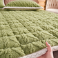 🛏️🔥 50% KORTING! Nooit meer koude nachten of verschoven dekbedden! Deze jacquard warme matras & kussenslopen met 3D quilting en antislip houden je warm en op hun plek – heerlijk zacht!