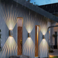 💡 Waarom zou je nog betalen voor buitenverlichting? Deze solar wall light laadt overdag op en verlicht je pad de hele nacht – zonder draden, zonder gedoe.