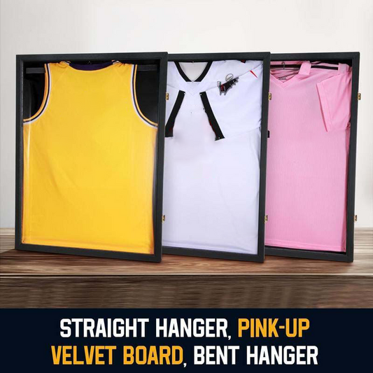 ⚽🧲 TIJDELIJK 50% KORTING! Stop met het wegstoppen van gesigneerde shirts in een stoffige kast! Deze magnetische houten fotolijst met acryl front pakt je sportheld kreukvrij in en toont hem als kunst.