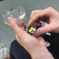 🎲🧲Koop 1 en krijg 1 gratis🔥 ! Stop met het oefenen van uren op kaarttrucs! Deze magnetische exploderende dobbelsteen tovert je in 1 minuut tot de ster van elk feestje – pocket-sized, altijd raak!