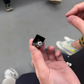 🎲🧲Koop 1 en krijg 1 gratis🔥 ! Stop met het oefenen van uren op kaarttrucs! Deze magnetische exploderende dobbelsteen tovert je in 1 minuut tot de ster van elk feestje – pocket-sized, altijd raak!