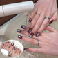 💎🐾 50% KORTING! De diepe, transparante jelly-basis maakt van je nagels glanzende edelstenen, terwijl de magnetische glitter een streep puur, multidimensional licht creëert. Jouw nagels, jouw mysterie.