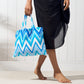 🏖️👜 50% KORTING! Alsof je handdoek een rugzak wordt die nooit wegwaait! Deze 2-in-1 strandstoelcover vouwt tot een tas, heeft zijvakken, en blijft de hele dag zitten.