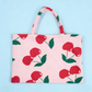 🏖️👜 50% KORTING! Alsof je handdoek een rugzak wordt die nooit wegwaait! Deze 2-in-1 strandstoelcover vouwt tot een tas, heeft zijvakken, en blijft de hele dag zitten.