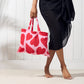 🏖️👜 50% KORTING! Alsof je handdoek een rugzak wordt die nooit wegwaait! Deze 2-in-1 strandstoelcover vouwt tot een tas, heeft zijvakken, en blijft de hele dag zitten.
