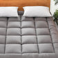 🛏️☁️ 50% KORTING! Nooit meer woelen op een hard matras! Deze quilted mattress topper met 3D-vulling voelt als een wolk – koel in de zomer, warm in de winter, blijft perfect liggen!