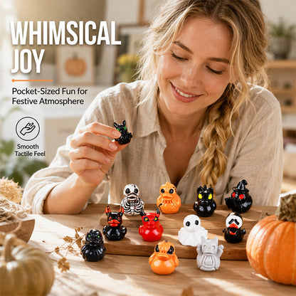 🎃💀 50% KORTING! Stop met die saaie plastic pompoenen! Deze spooky resin eendjes stelen de show – van schedel-eend tot duiveltje, zet ze neer en je huis is direct Halloween-proof.