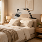 🛏️📱 50% KORTING! Verstop deze tabletstandaard onder je matras en kijk films alsof je in de bioscoop ligt – handenvrij, geen nekpijn, geen gedoe!