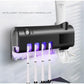 🦷✨ 50% KORTING! Stop met bacteriën op je tandenborstel! Dit 3-in-1 slim station met UV-sterilisatie, tandpastadispenser en gezinsopbergruimte maakt je badkamer hygiënisch en opgeruimd – draadloos, zonder boren!